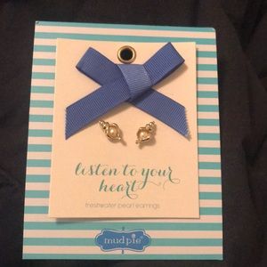 Fresh water pearl earrings gold